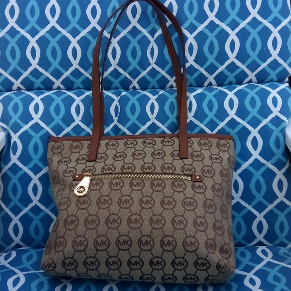 👜 LIKE NEW MK tote👜